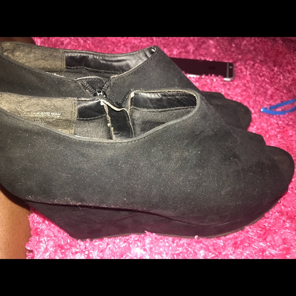 Black Wedges
